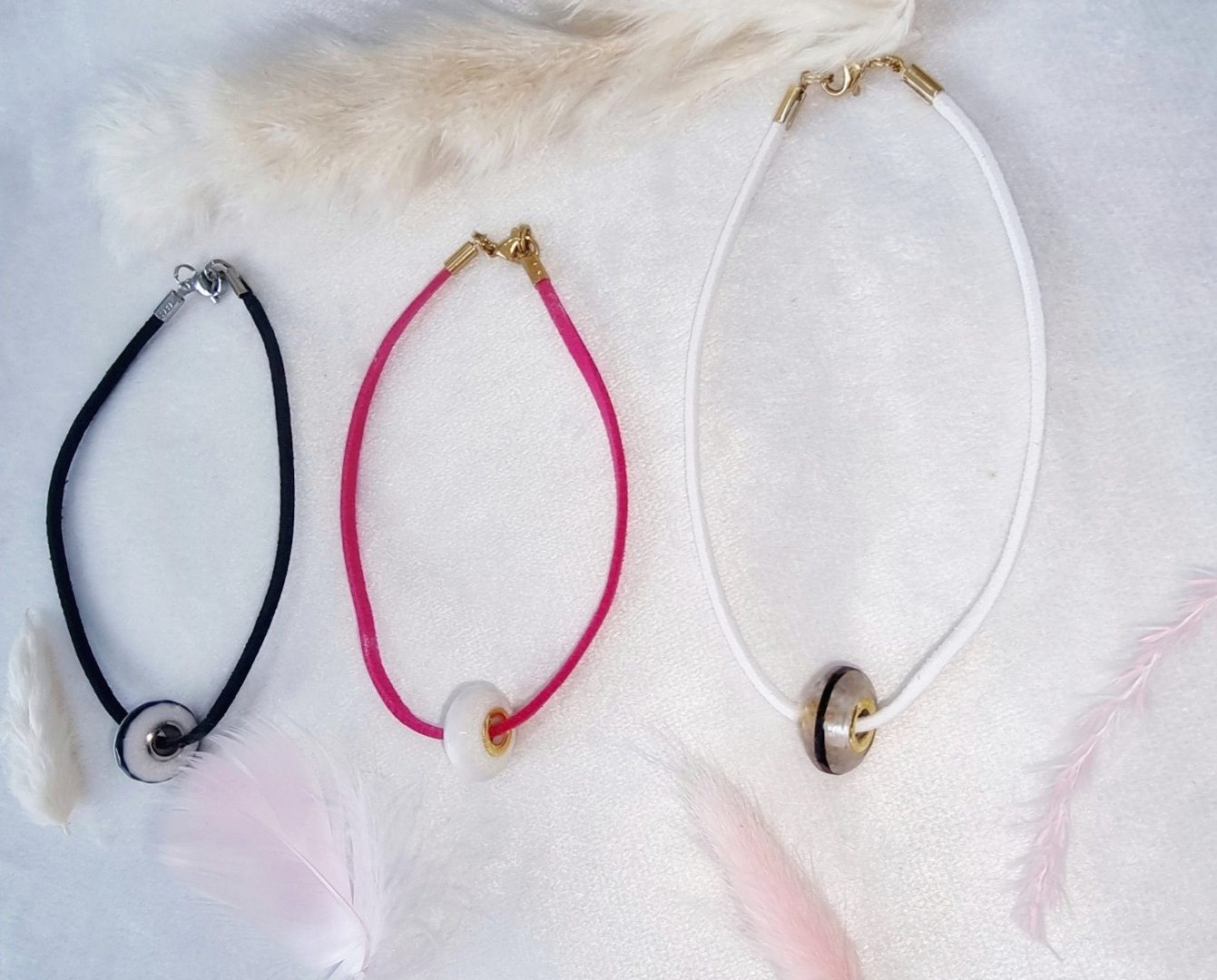 Bracelet en cordon coloré avec perle personnalisée – Le bijou au lait de Maman