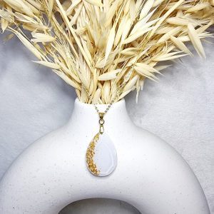 Collier pendentif goutte doré