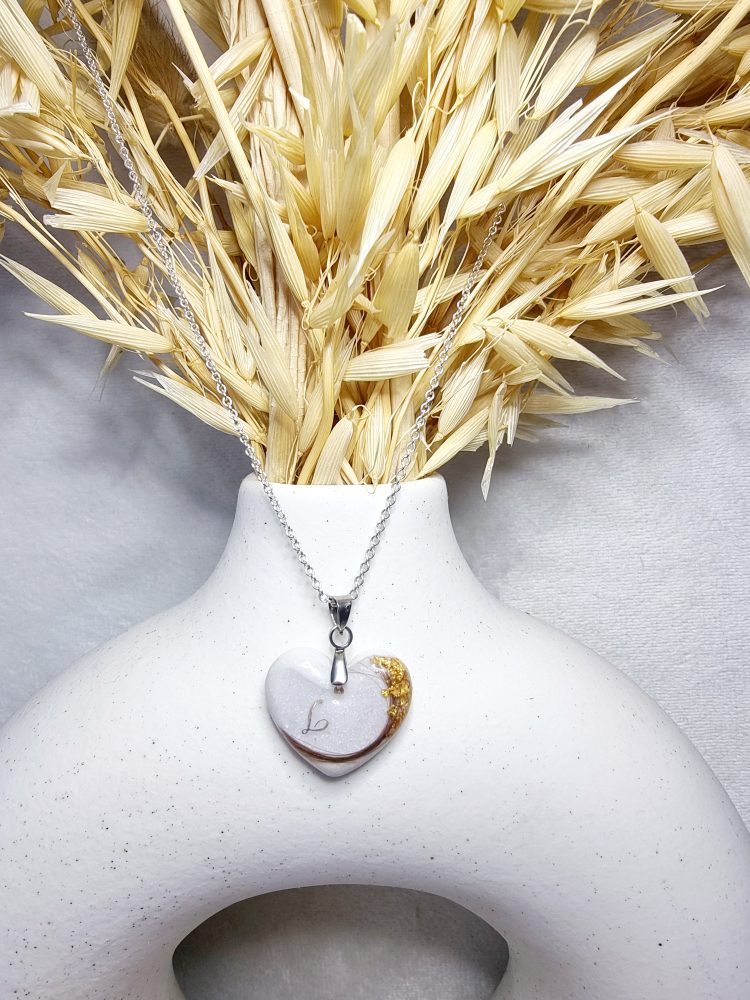 Collier cœur personnalisé avec initiale et mèche de cheveux