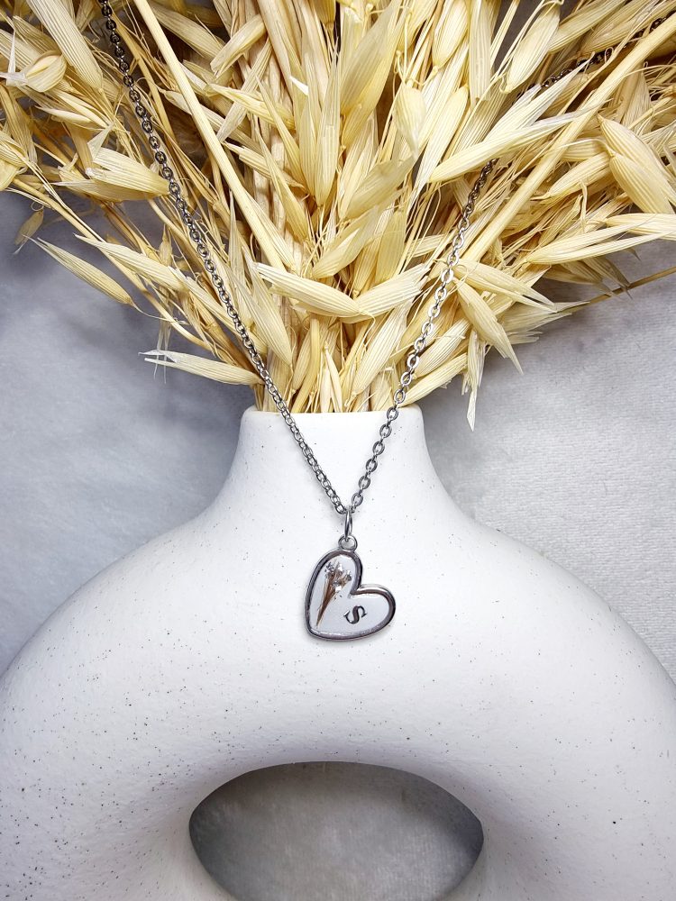 Collier cœur personnalisé avec initiale et mèche de cheveux