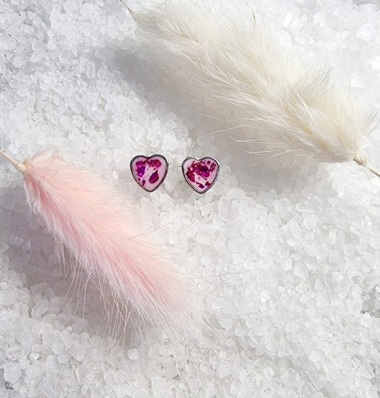 Boucles d’oreilles argent en forme de cœur avec résine souvenir