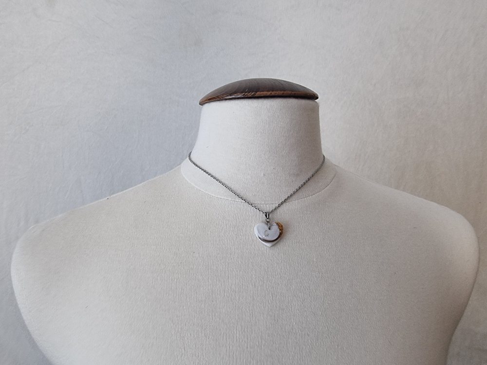 Collier cœur personnalisé avec initiale et mèche de cheveux