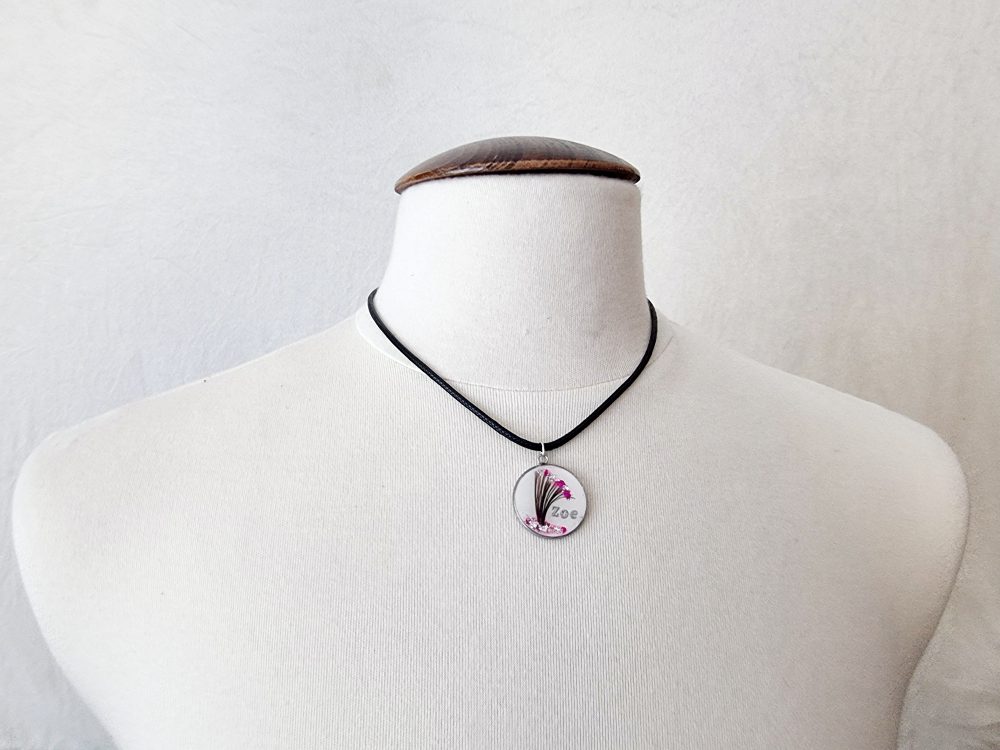 Collier personnalisé avec prénom et mèche de cheveux