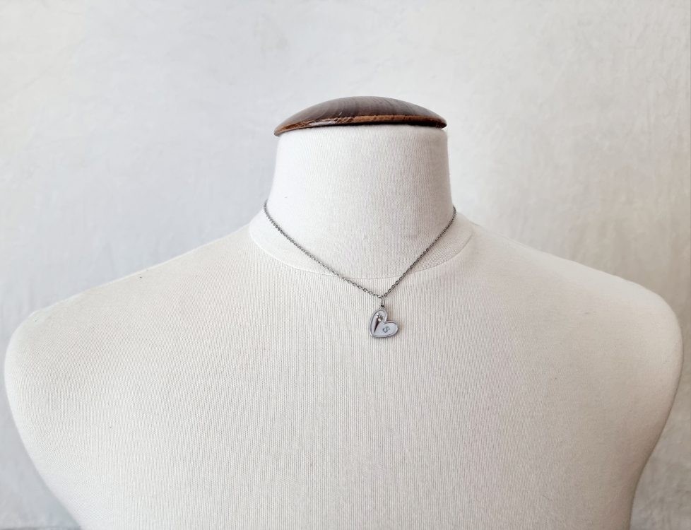 Collier cœur personnalisé avec initiale et mèche de cheveux