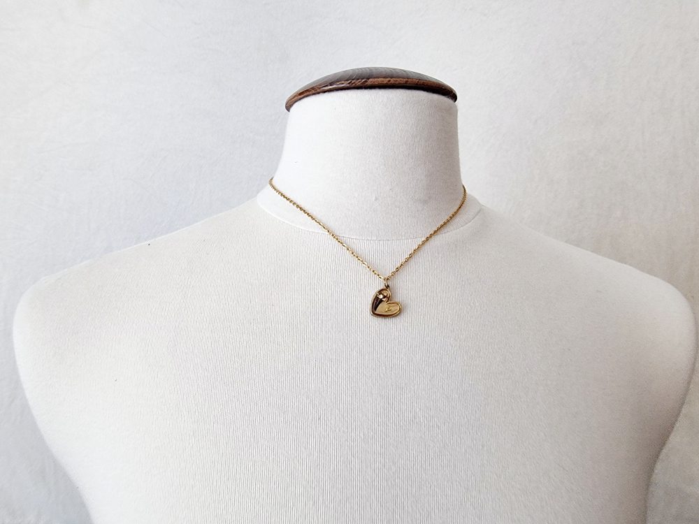 Collier cœur personnalisé avec initiale et mèche de cheveux