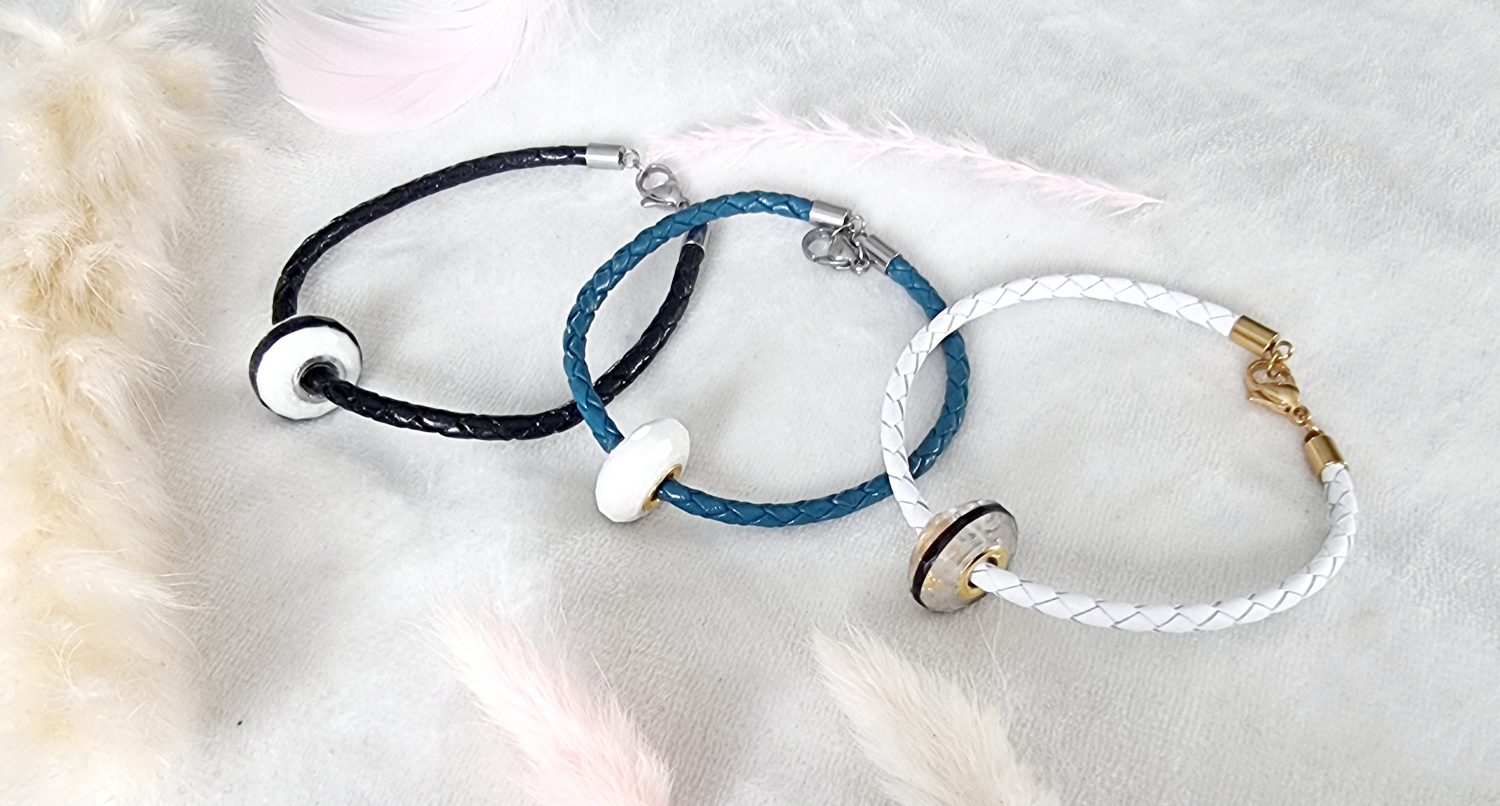 Bracelet en cuir tressé avec perle personnalisée – Le bijou au lait de Maman