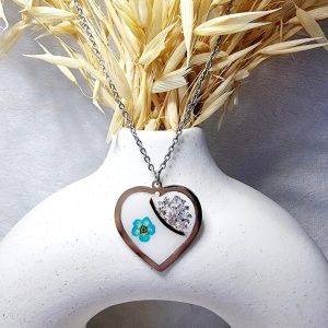 Collier cœur en résine avec cheveux et fleur séchée turquoise, bijou souvenir personnalisé