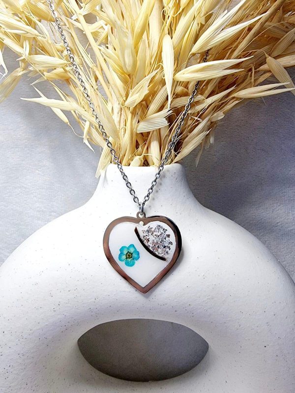 Collier cœur en résine avec cheveux et fleur séchée turquoise, bijou souvenir personnalisé