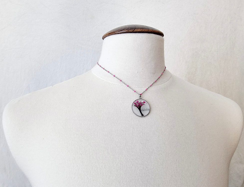 Collier personnalisé avec prénom et mèche de cheveux