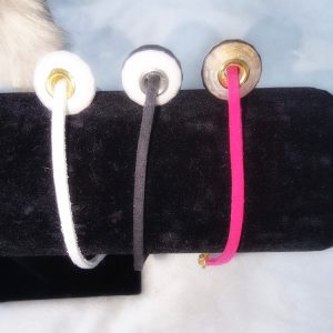 Bracelet en cordon coloré avec perle personnalisée – Le bijou au lait de Maman