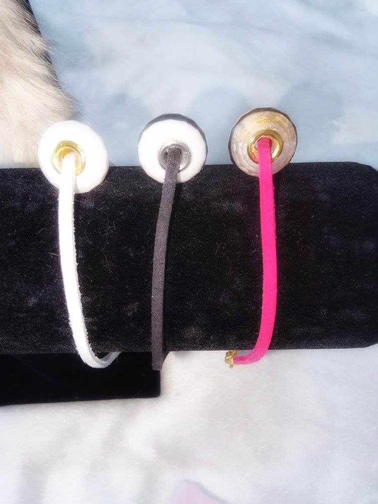 Bracelet en cordon coloré avec perle personnalisée – Le bijou au lait de Maman
